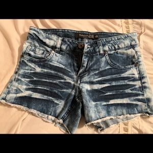 Distressed Celebrity Pink jean shorts. Size 5.